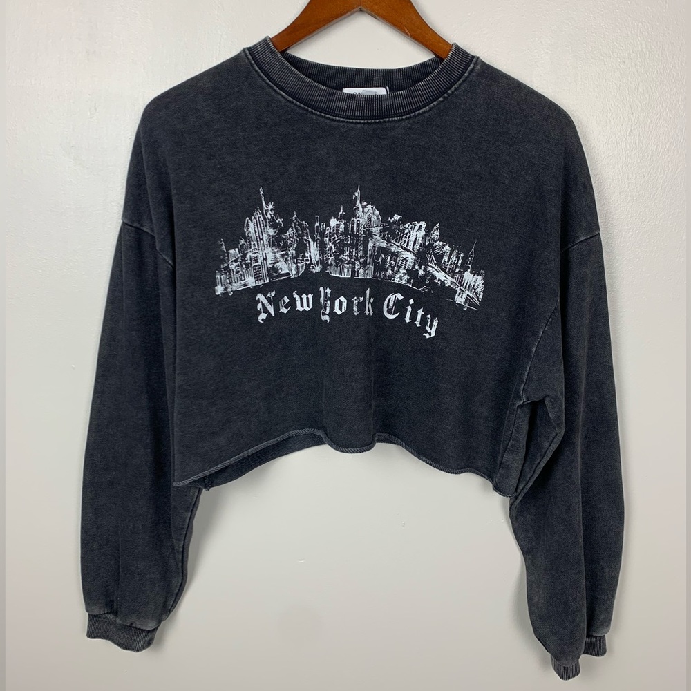 NWOT Garage Black Long Sleeve Cropped Sweatshirt New York Graphic Size Medium